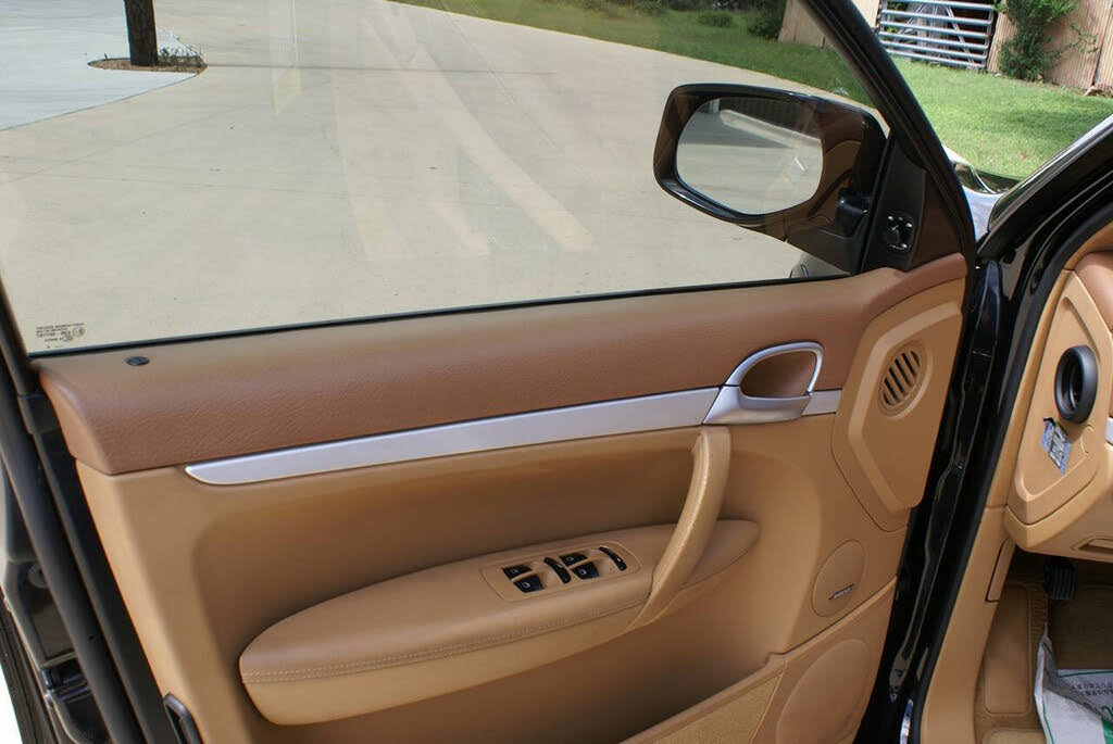 2008 Porsche Cayenne GTS AWD photo 22