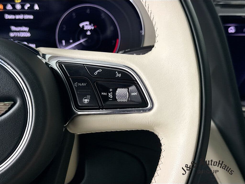 2023 Bentley Bentayga Azure V8 AWD photo 14