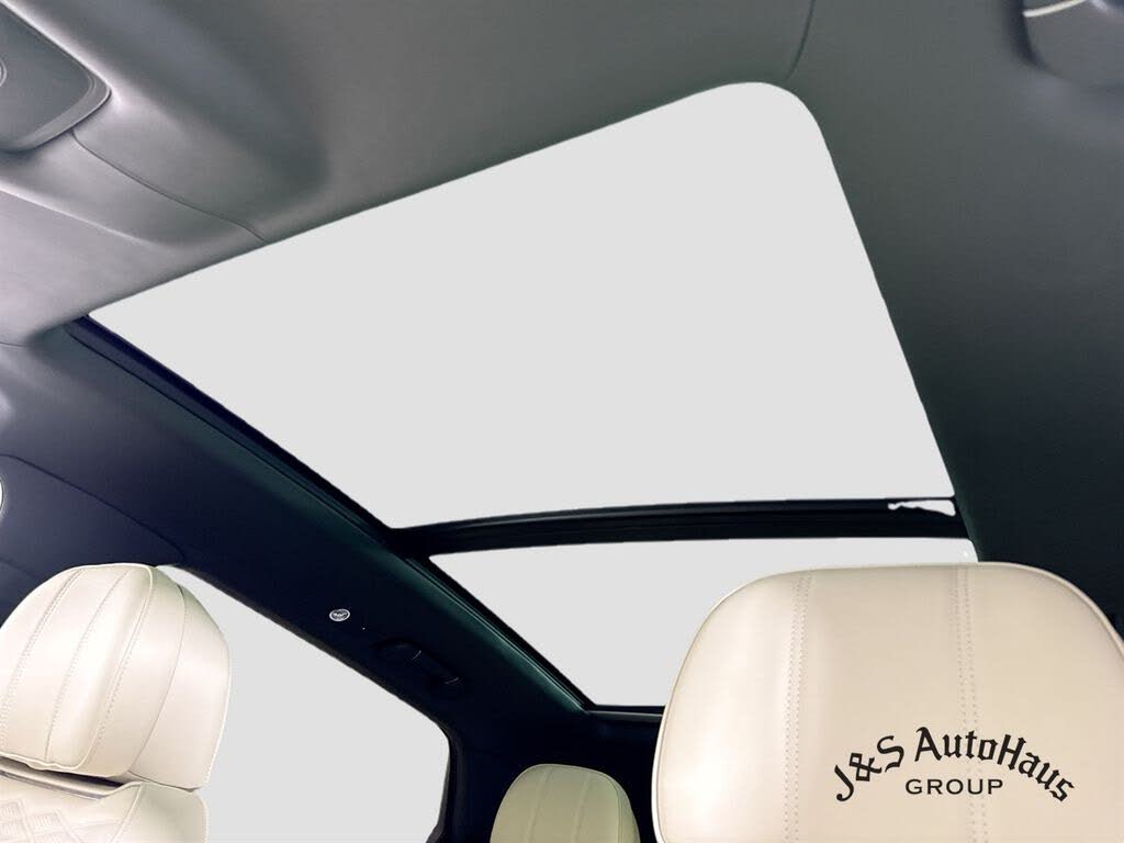 2023 Bentley Bentayga Azure V8 AWD photo 16