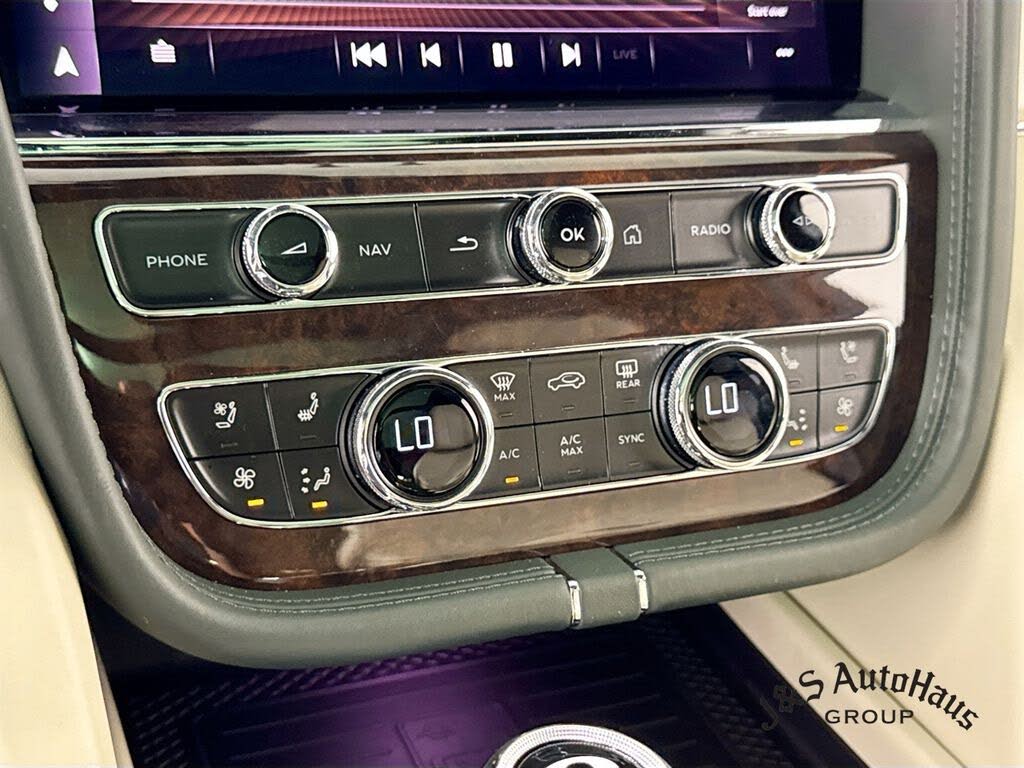 2023 Bentley Bentayga Azure V8 AWD photo 21