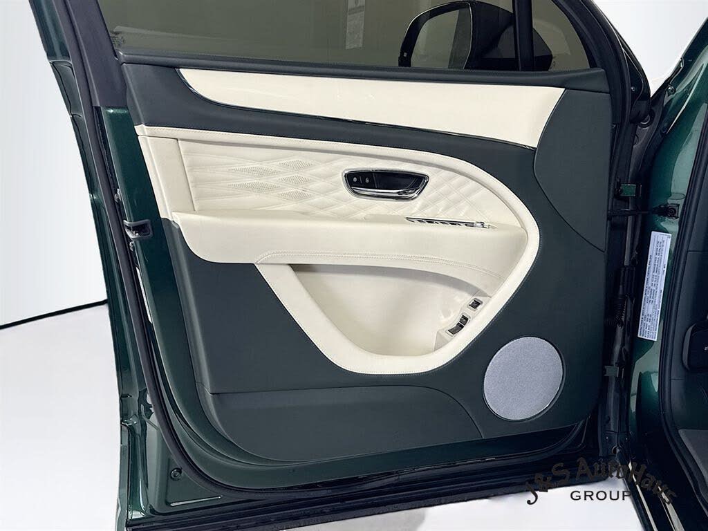 2023 Bentley Bentayga Azure V8 AWD photo 23