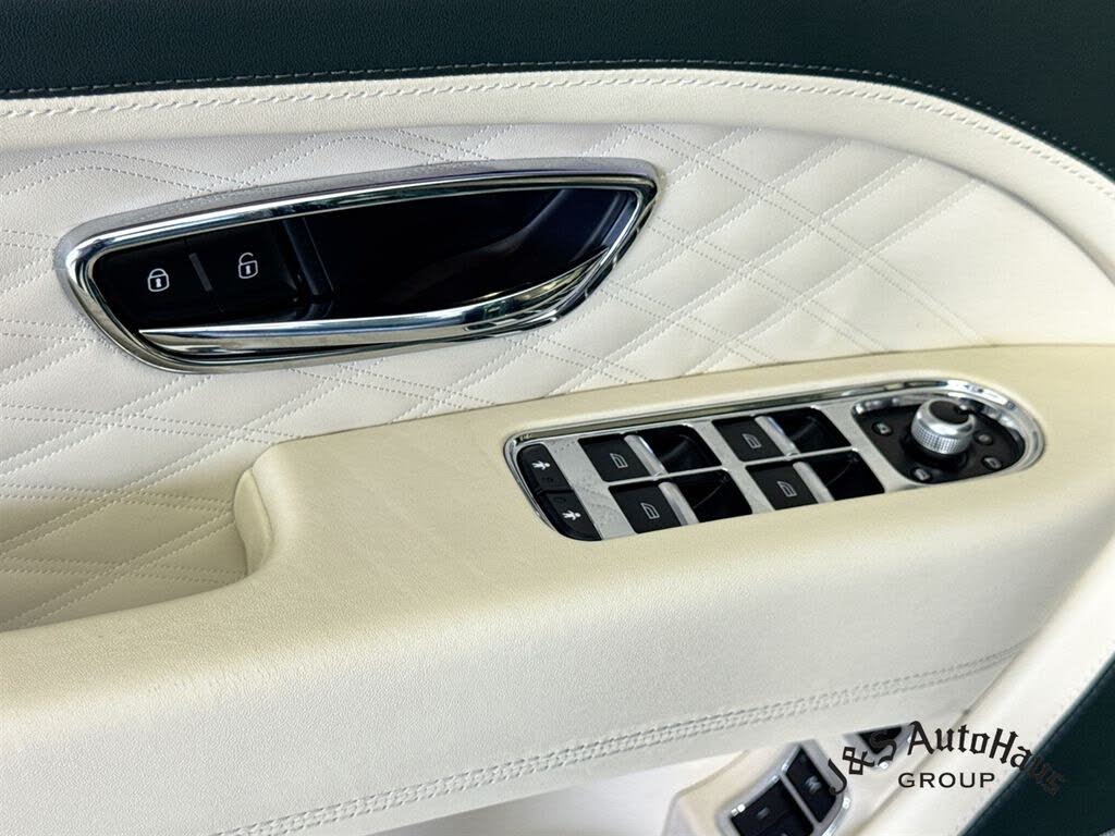 2023 Bentley Bentayga Azure V8 AWD photo 24