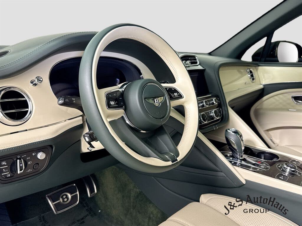2023 Bentley Bentayga Azure V8 AWD photo 9