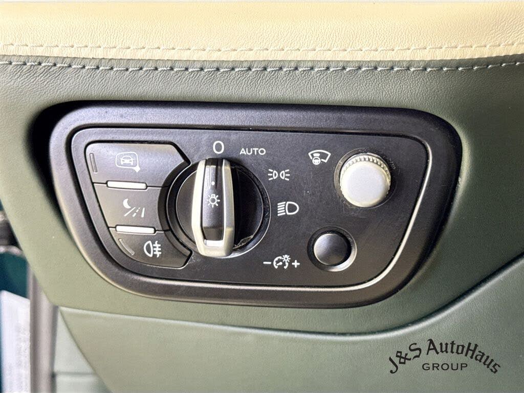 2023 Bentley Bentayga Azure V8 AWD photo 10