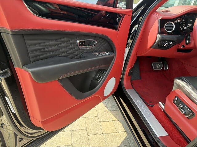 2023 Bentley Bentayga Azure V8 AWD photo 13