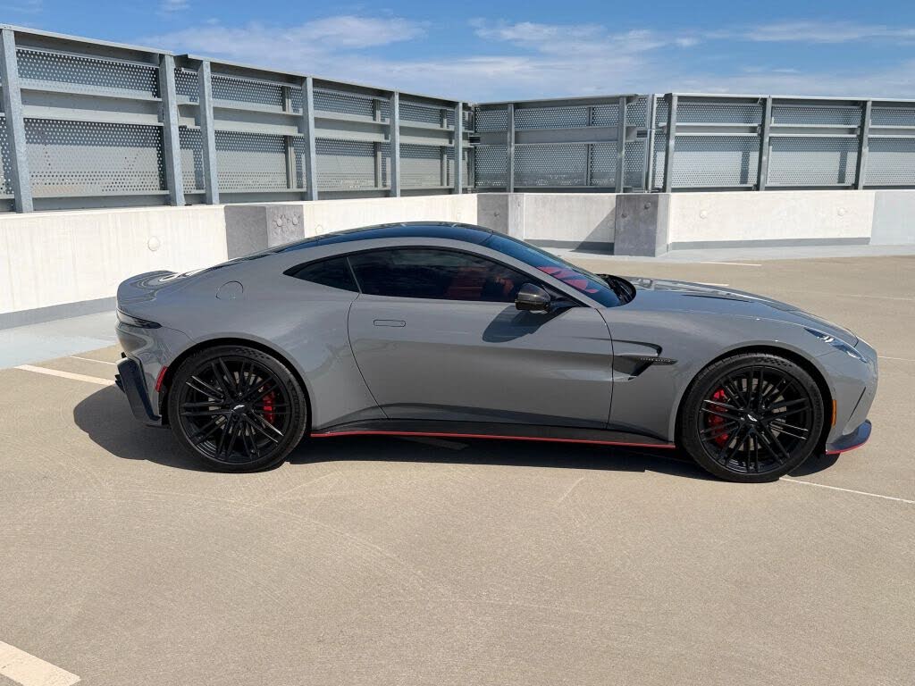 2025 Aston Martin Vantage Coupe RWD photo 7