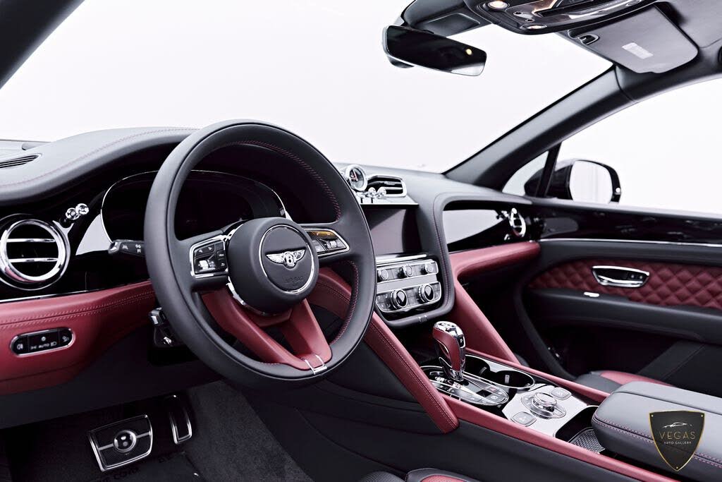 2024 Bentley Bentayga V8 AWD photo 2