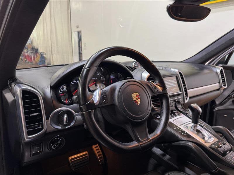2014 Porsche Cayenne GTS AWD photo 11