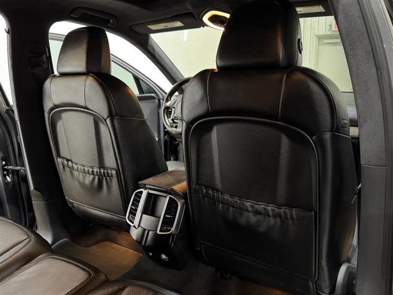 2014 Porsche Cayenne GTS AWD photo 17