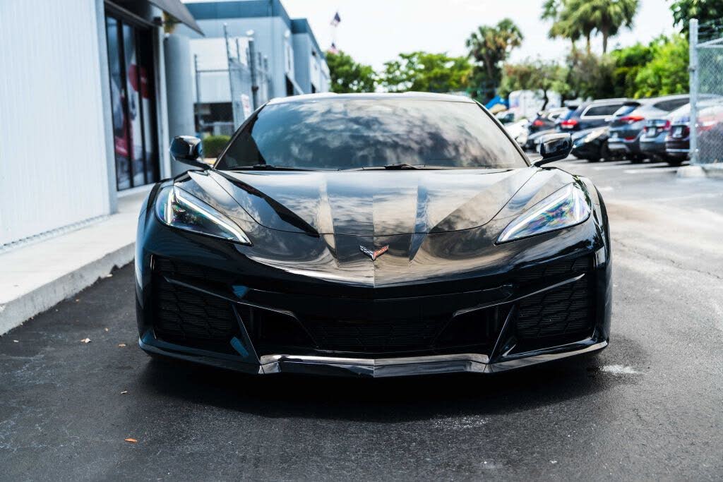 2025 Chevrolet Corvette Z06 1LZ Coupe RWD photo 2