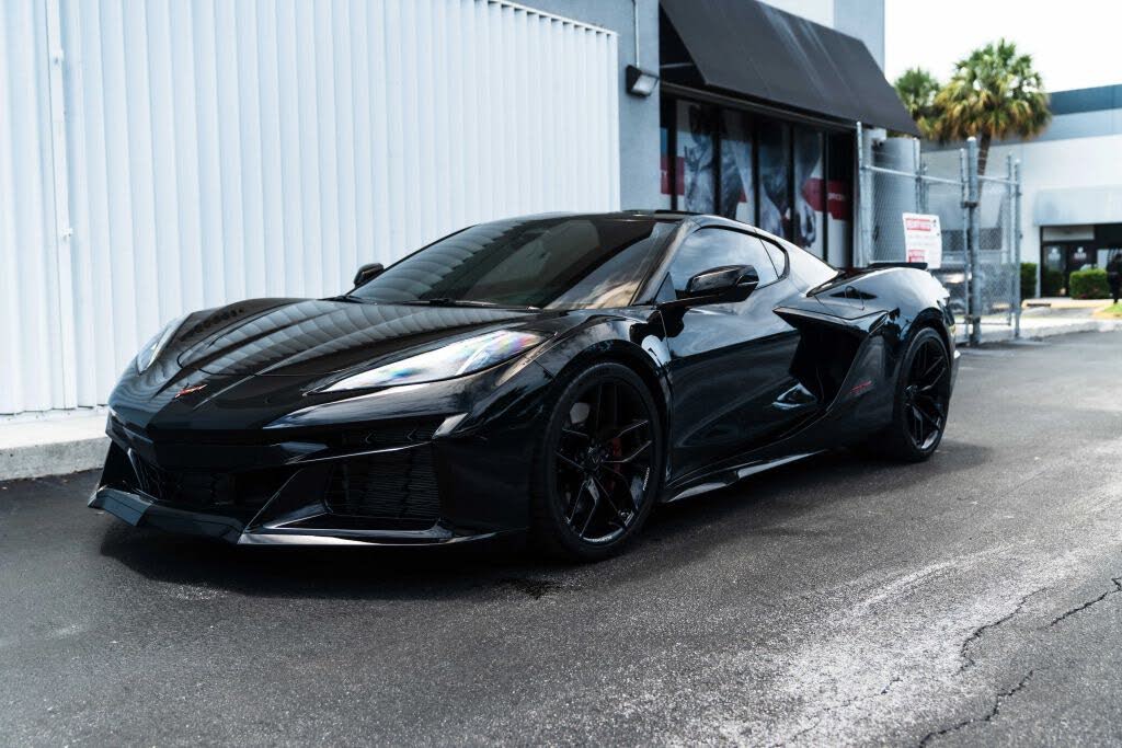 2025 Chevrolet Corvette Z06 1LZ Coupe RWD photo 3