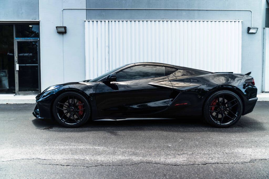 2025 Chevrolet Corvette Z06 1LZ Coupe RWD photo 5