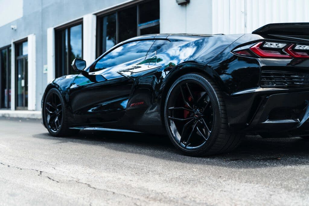 2025 Chevrolet Corvette Z06 1LZ Coupe RWD photo 6
