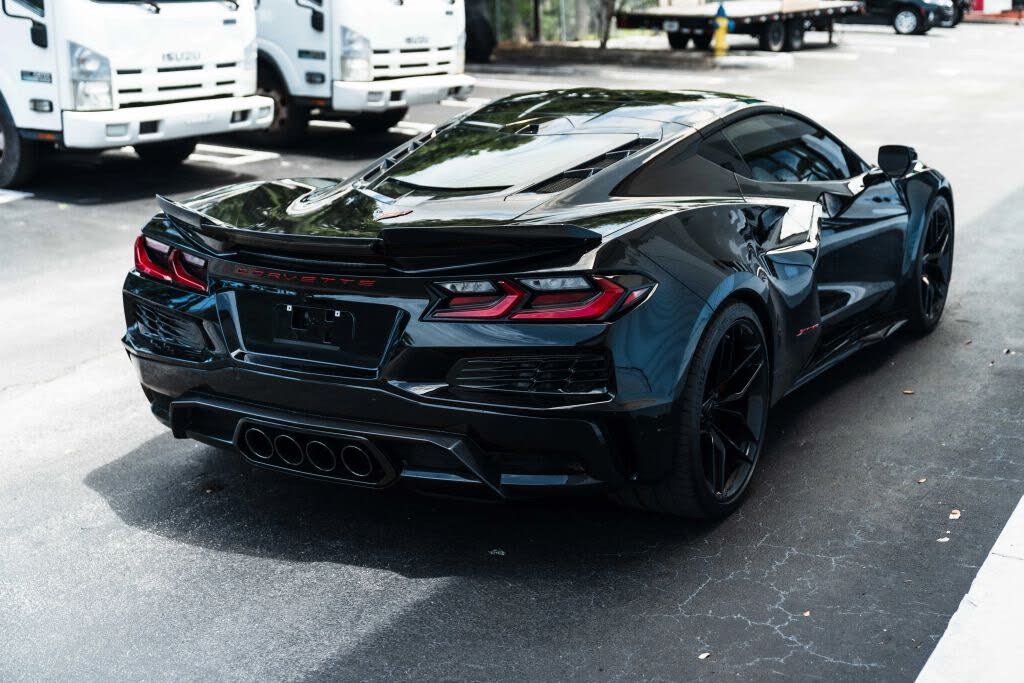 2025 Chevrolet Corvette Z06 1LZ Coupe RWD photo 9