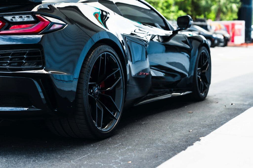 2025 Chevrolet Corvette Z06 1LZ Coupe RWD photo 10