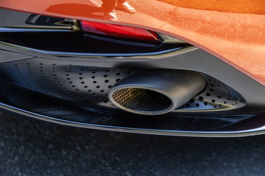2021 Aston Martin DB11 V8 Volante Convertible RWD photo 3