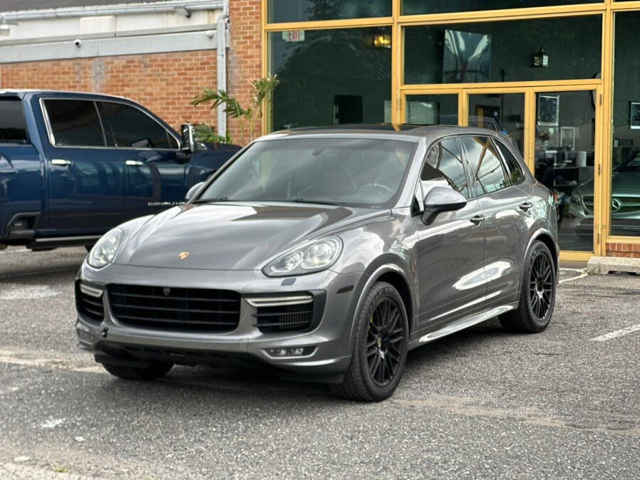 2018 Porsche Cayenne GTS AWD photo 2
