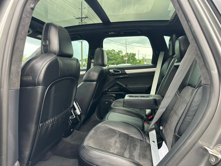 2018 Porsche Cayenne GTS AWD photo 17