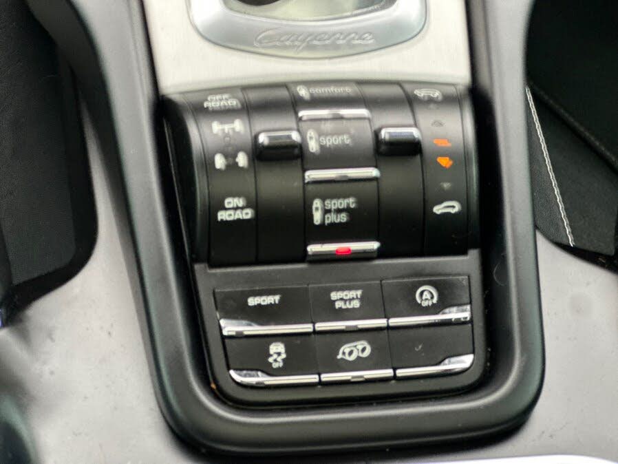 2018 Porsche Cayenne GTS AWD photo 23