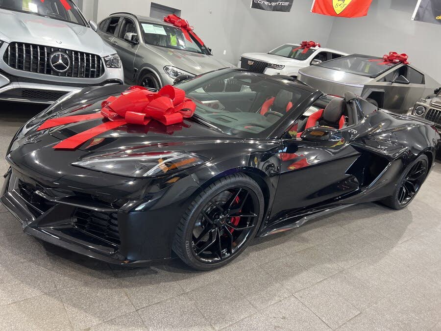 2025 Chevrolet Corvette Z06 2LZ Convertible RWD photo 2