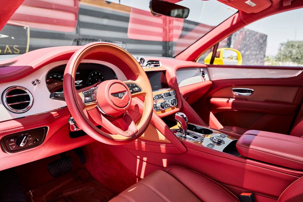2023 Bentley Bentayga Azure V8 AWD photo 2
