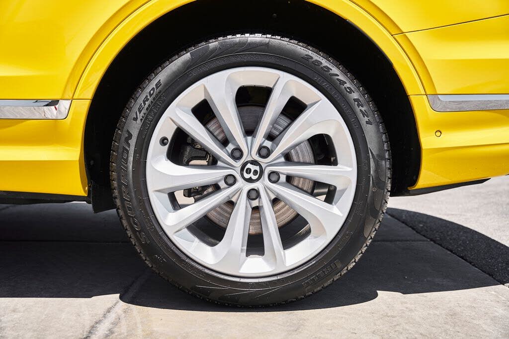 2023 Bentley Bentayga Azure V8 AWD photo 17