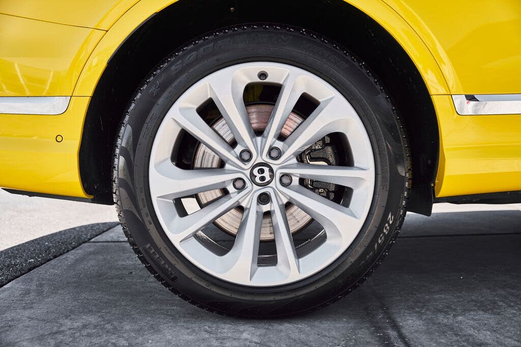 2023 Bentley Bentayga Azure V8 AWD photo 18