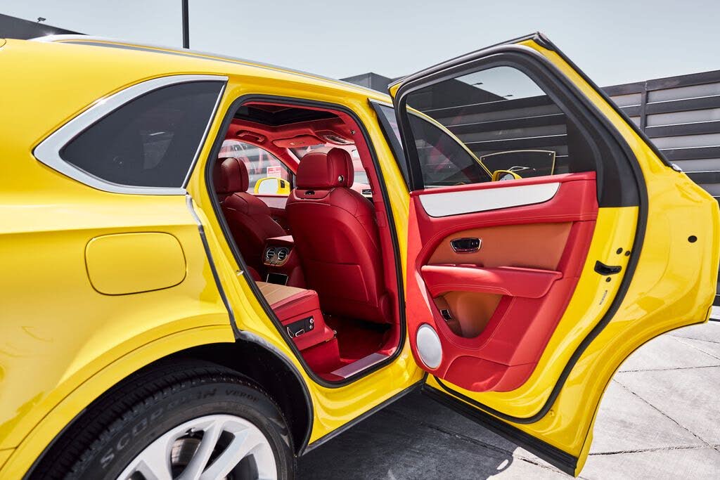 2023 Bentley Bentayga Azure V8 AWD photo 24