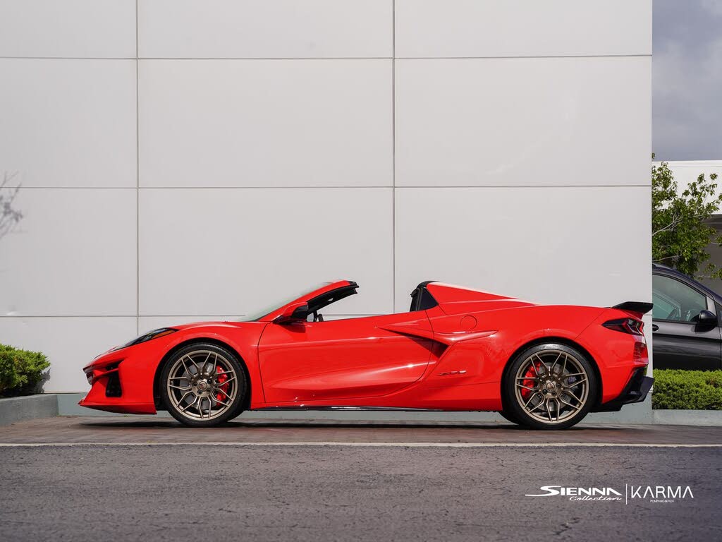 2025 Chevrolet Corvette Z06 1LZ Convertible RWD photo 4