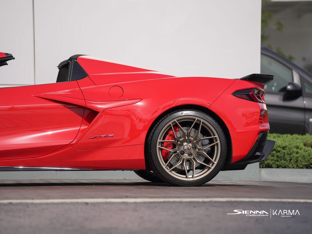 2025 Chevrolet Corvette Z06 1LZ Convertible RWD photo 6
