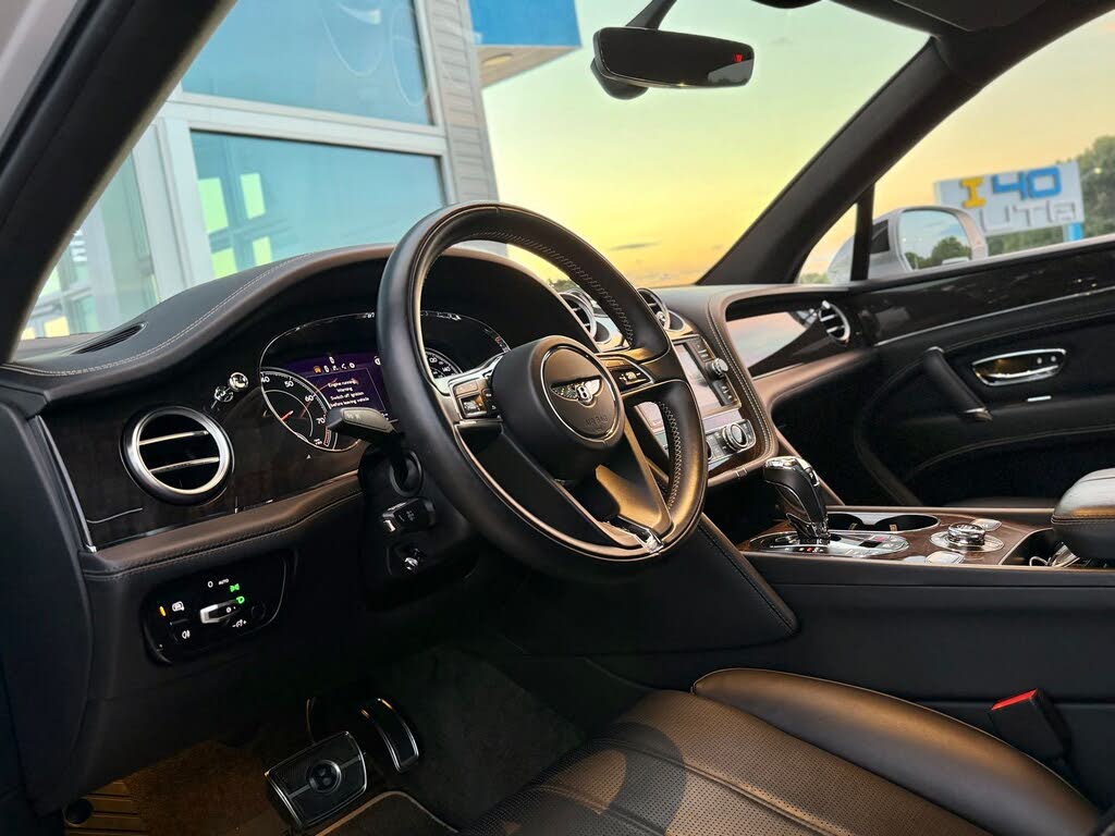 2019 Bentley Bentayga V8 AWD photo 2
