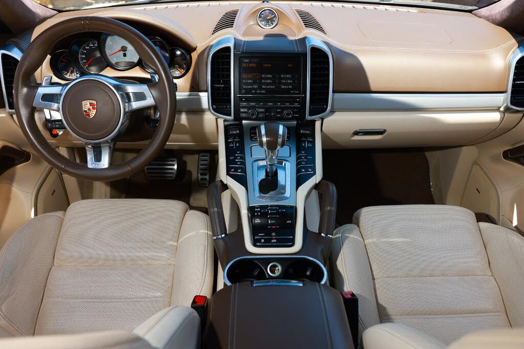 2014 Porsche Cayenne GTS AWD photo 2
