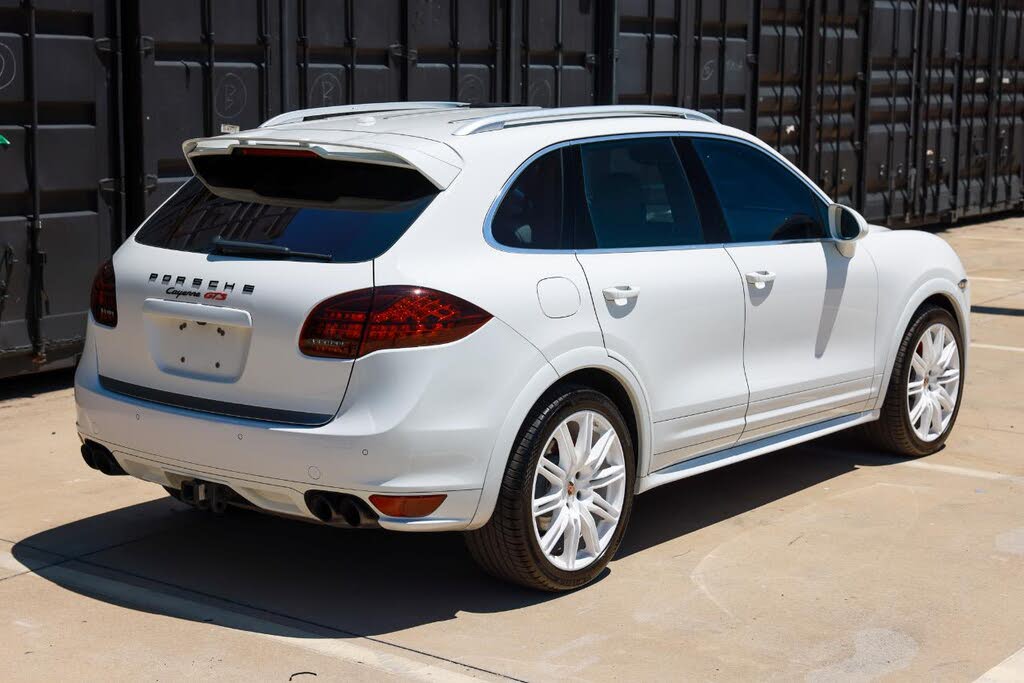 2014 Porsche Cayenne GTS AWD photo 13