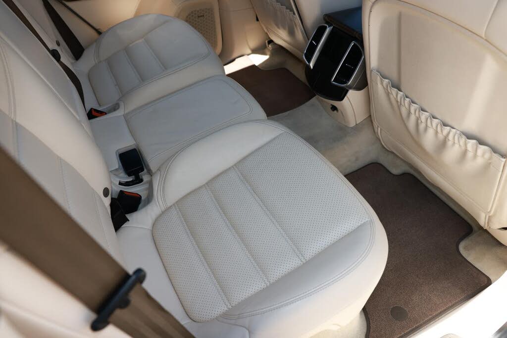 2014 Porsche Cayenne GTS AWD photo 14