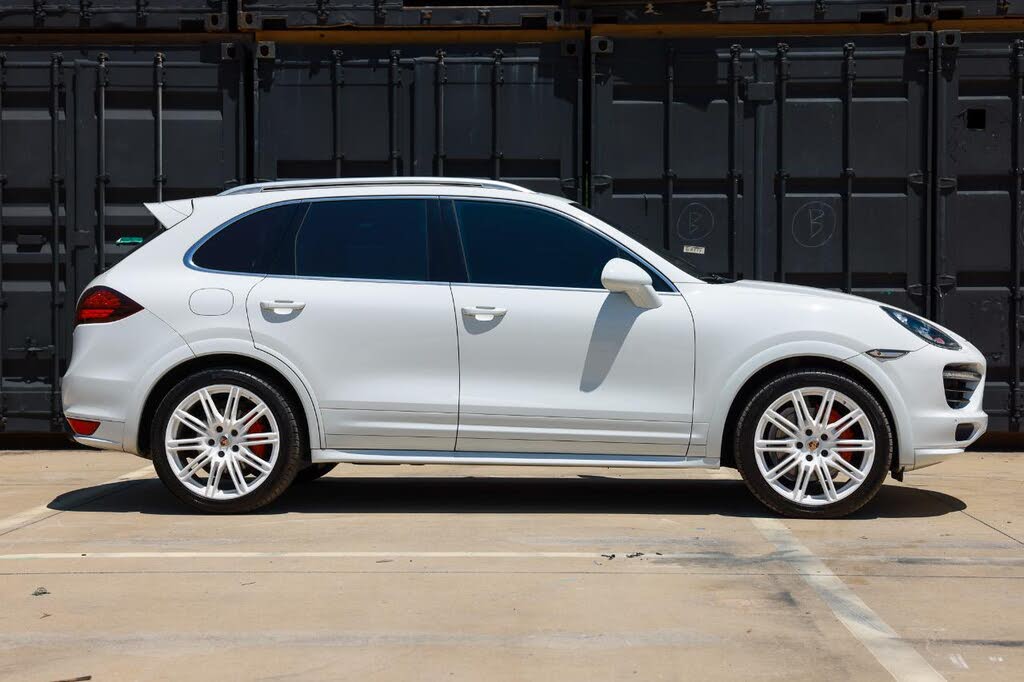 2014 Porsche Cayenne GTS AWD photo 15