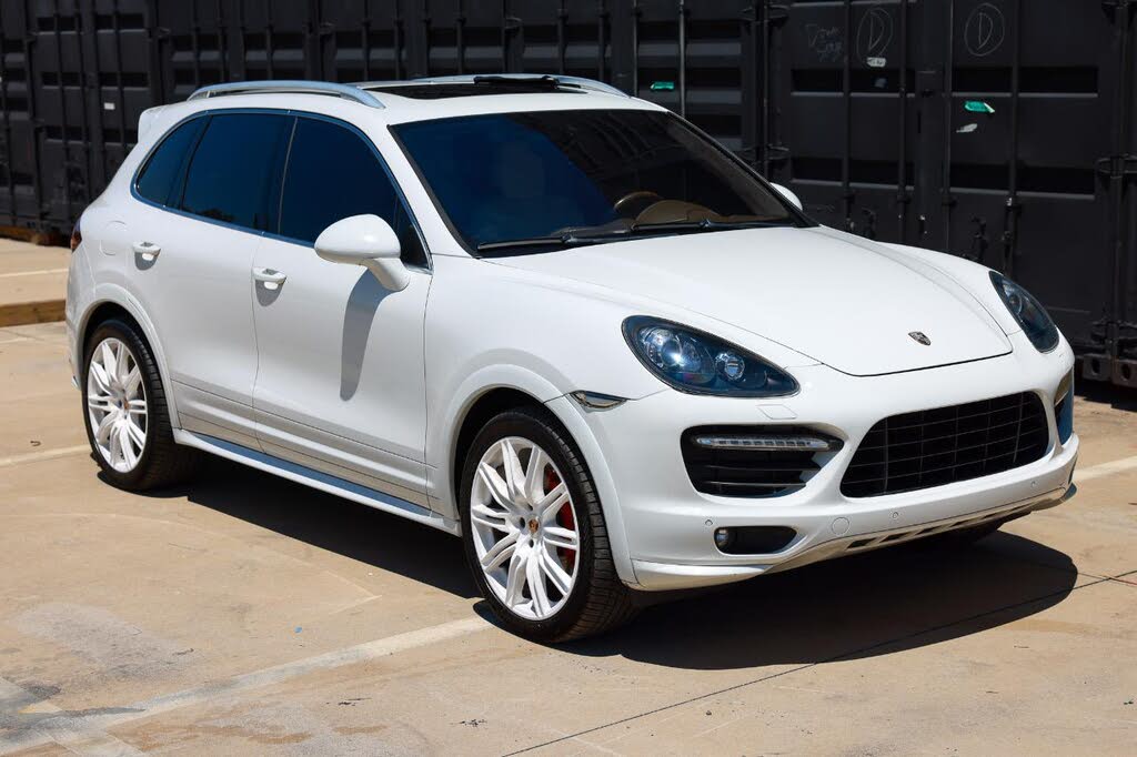 2014 Porsche Cayenne GTS AWD photo 17