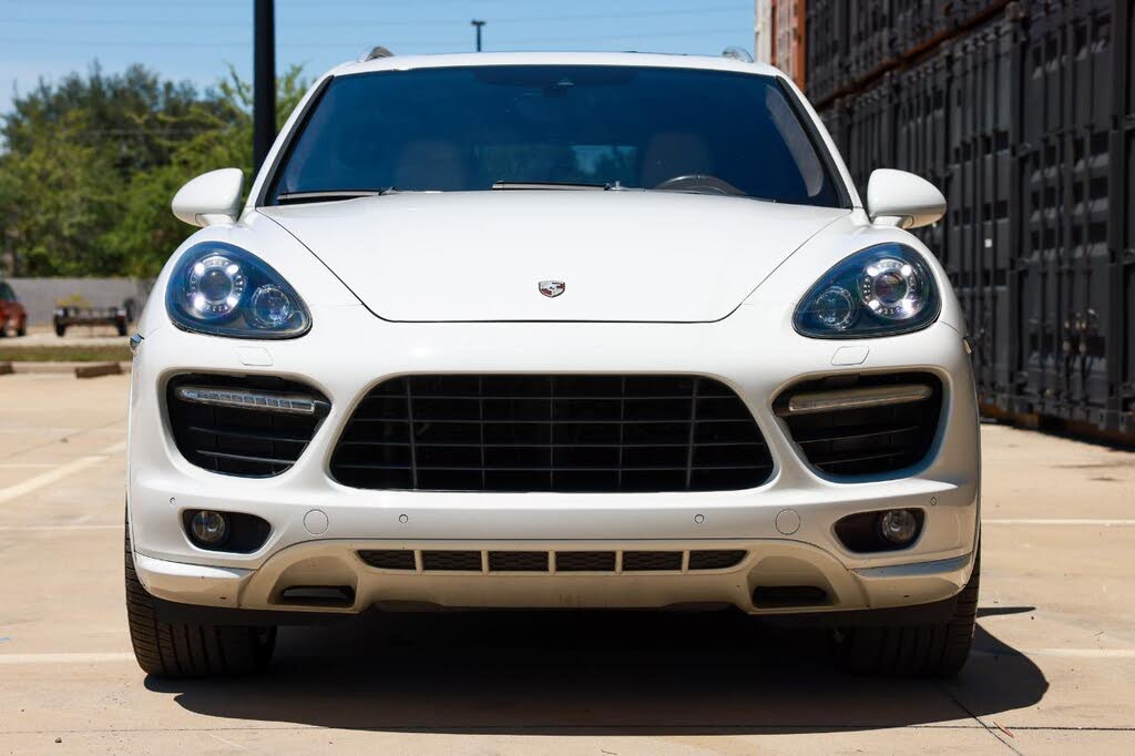 2014 Porsche Cayenne GTS AWD photo 19