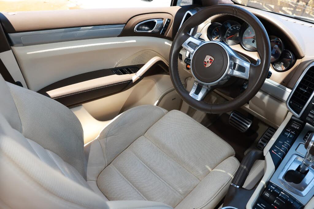 2014 Porsche Cayenne GTS AWD photo 21