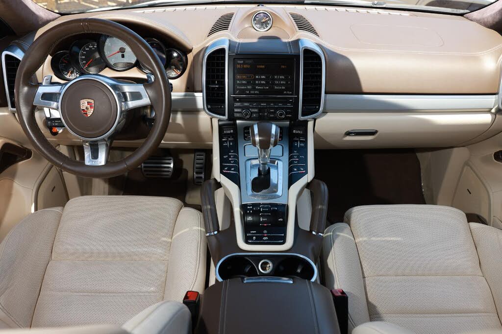 2014 Porsche Cayenne GTS AWD photo 22
