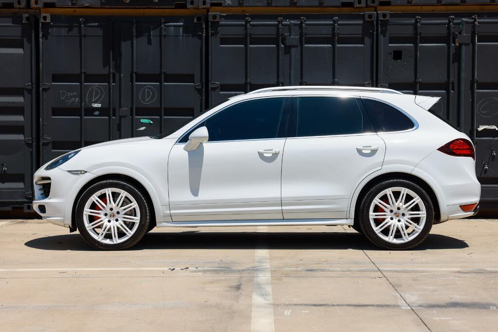 2014 Porsche Cayenne GTS AWD photo 5