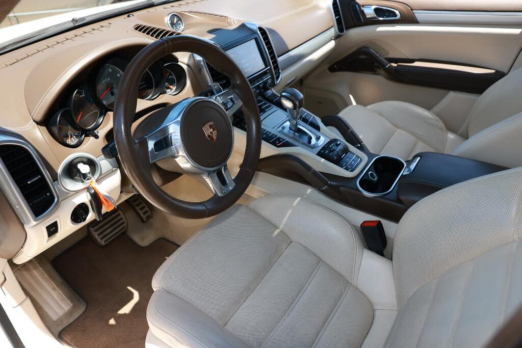 2014 Porsche Cayenne GTS AWD photo 6