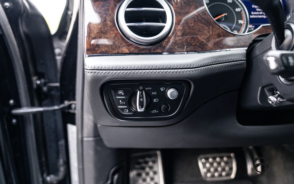 2018 Bentley Bentayga W12 Signature Edition AWD photo 11