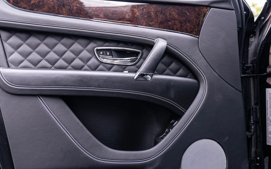 2018 Bentley Bentayga W12 Signature Edition AWD photo 14