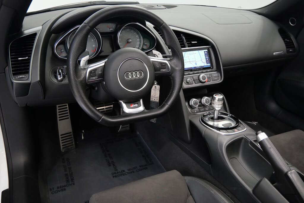 2014 Audi R8 quattro V8 Spyder AWD photo 12 of 24