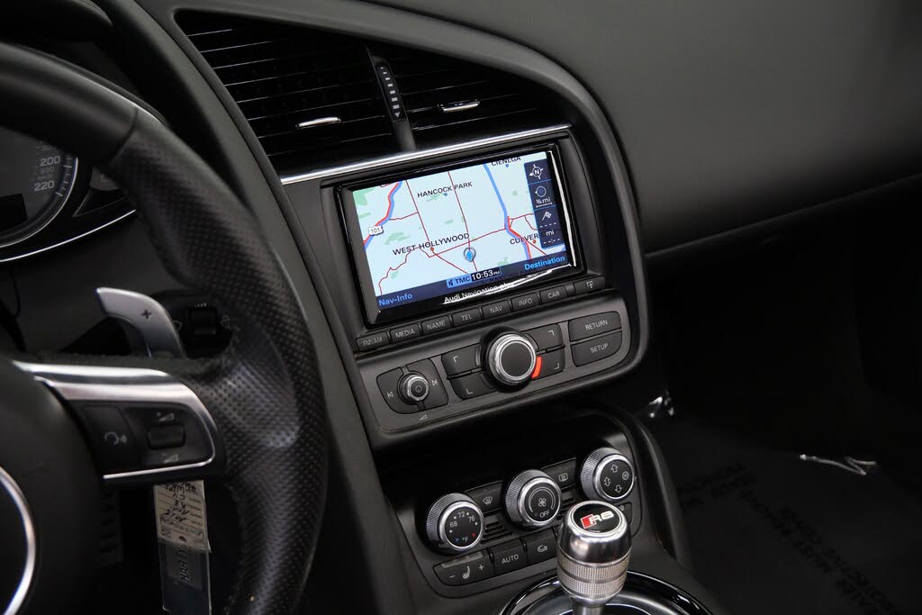 2014 Audi R8 quattro V8 Spyder AWD photo 16 of 24