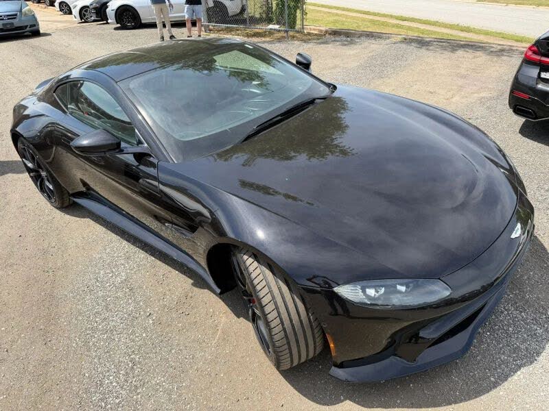 2019 Aston Martin Vantage RWD photo 2