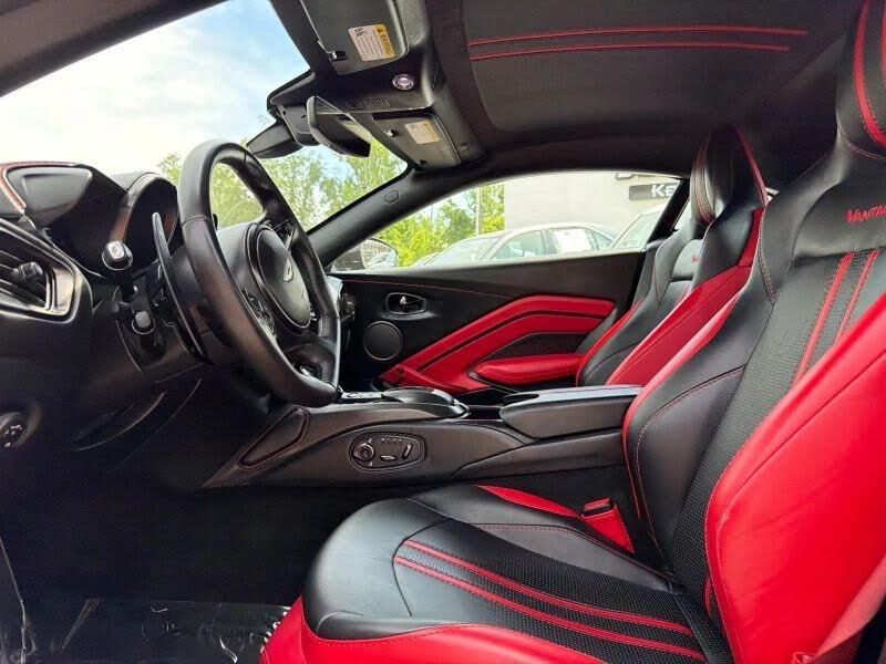 2019 Aston Martin Vantage RWD photo 12