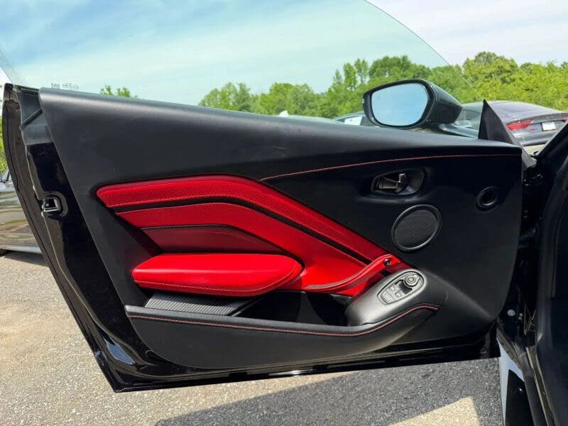 2019 Aston Martin Vantage RWD photo 15