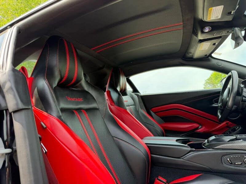 2019 Aston Martin Vantage RWD photo 16