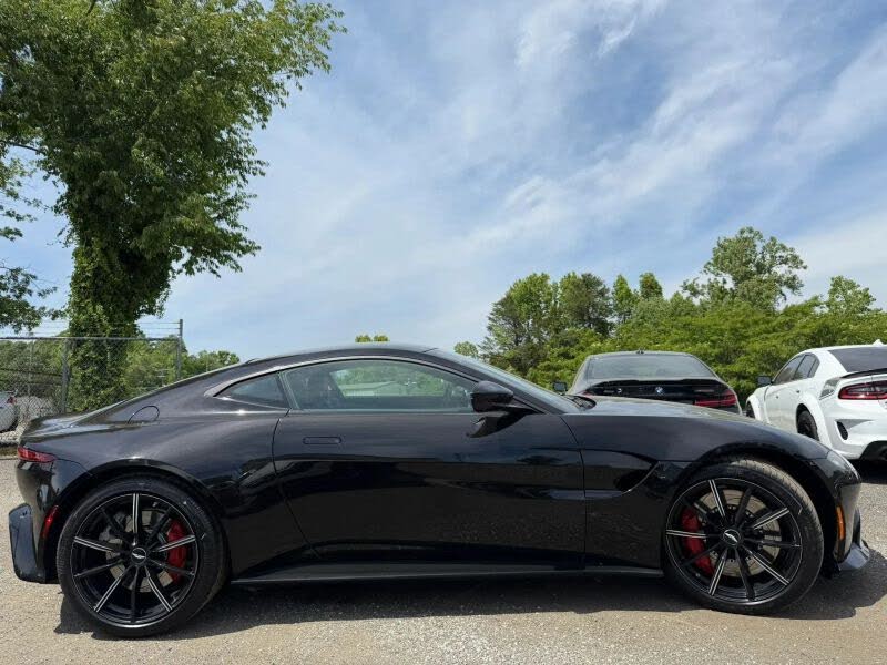 2019 Aston Martin Vantage RWD photo 3